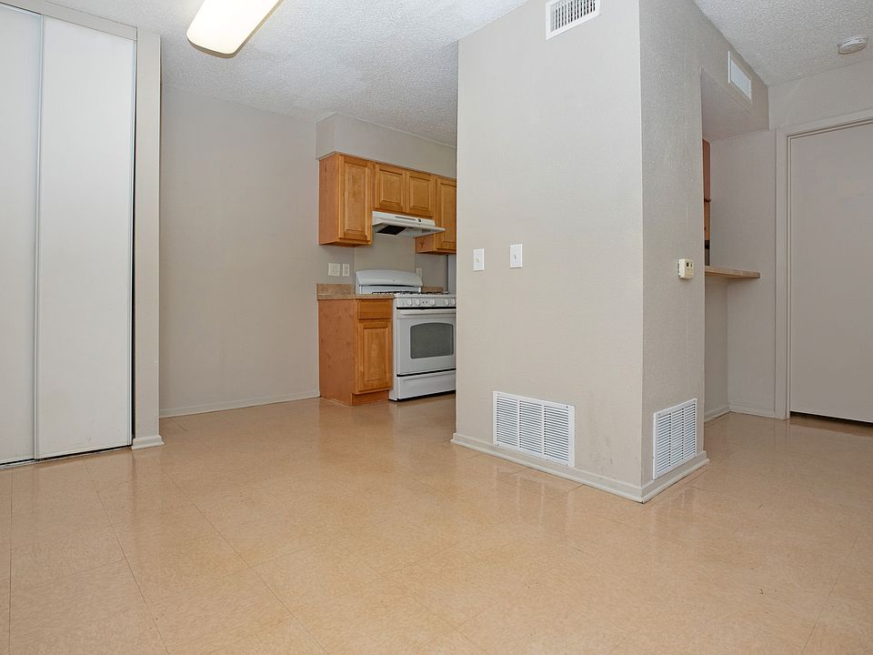 1-bedroom, 1 bathroom unit living 
room