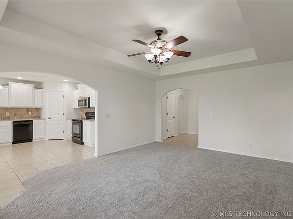 5th image of 3286 S 201st East Ave
