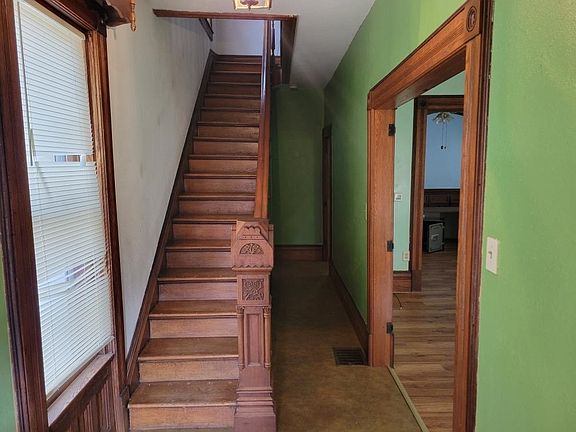 4th image of 1807 Lake St