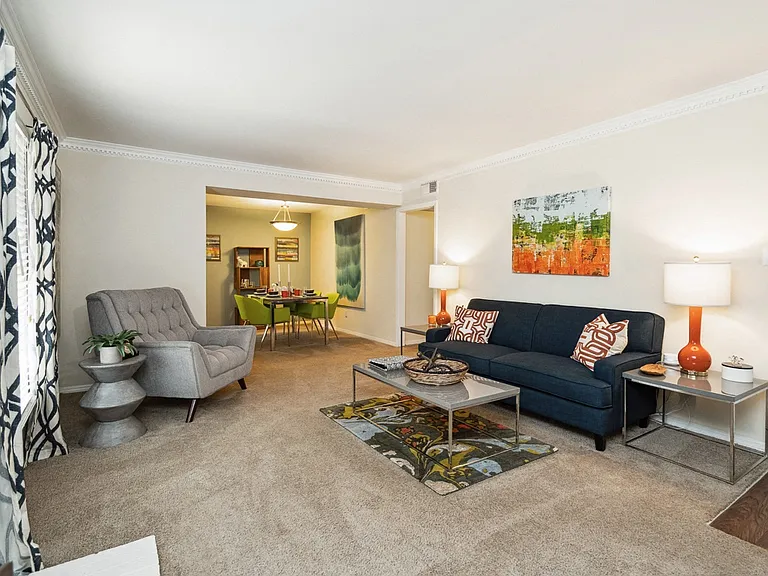 Lake Johnson Mews — Photo 31