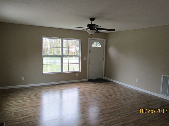 5th image of 44 Twin Oak Dr