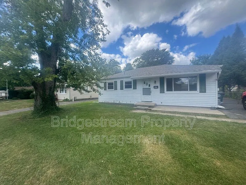 3 bed, 1.0 bath, 864 sqft, $1,250 — Photo 2