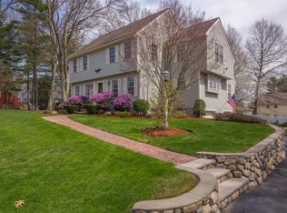 4 Lee Ave, Burlington, MA 01803