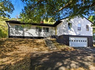 12 McGuffey Ln, Athens, OH 45701