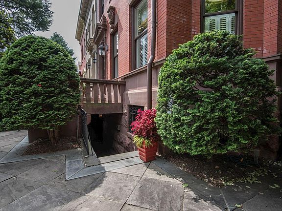 Entrance to apartment