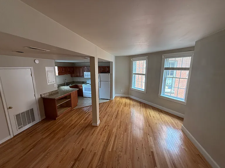 209 Hanover St #3 — Photo 1