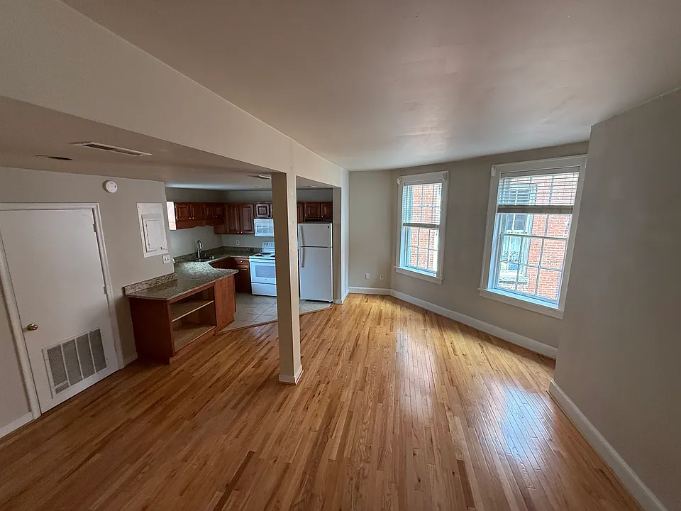 209 Hanover St #3