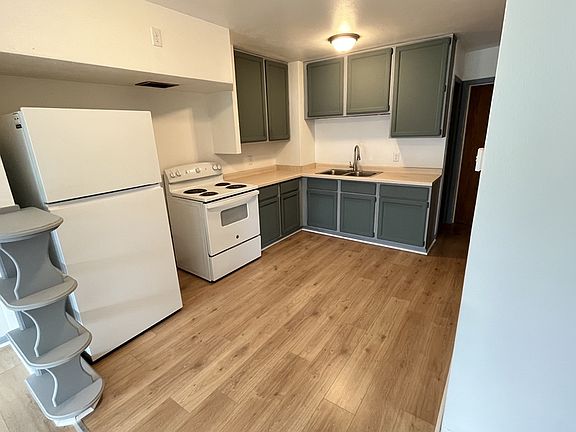 2nd image of 410-412 N Lake St #410-A
