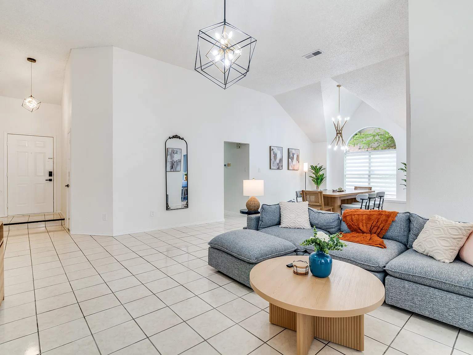 4 bed, 1882 sqft, $4,500 — Photo 2