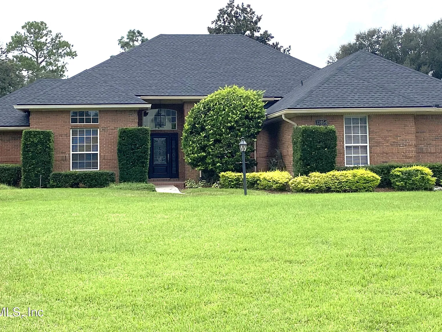 4 bed, 3.0 bath, 2687 sqft, $4,995 — Photo 1