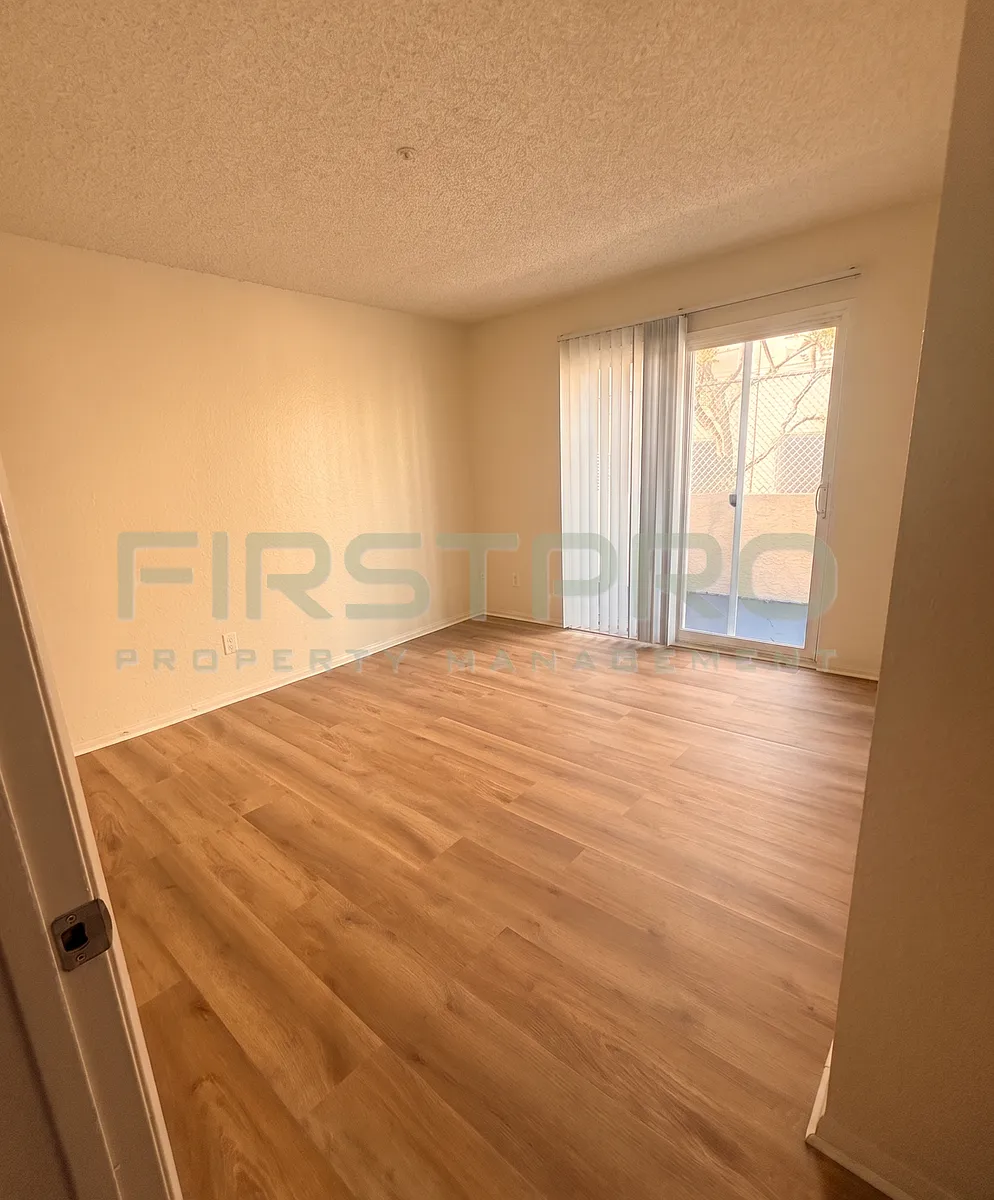 Building Photo - 14522 Eastwood Ave #8