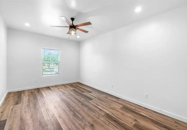 1540 W Long St — Photo 13