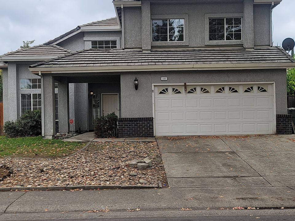 Large home in popular Natoma Station neighborhood.