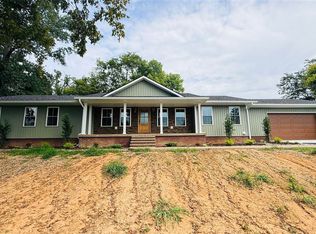 615 Hickory Ln, Greensburg, KY 42743