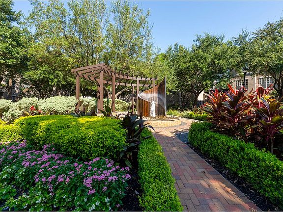 Midtown Garden Fountain area