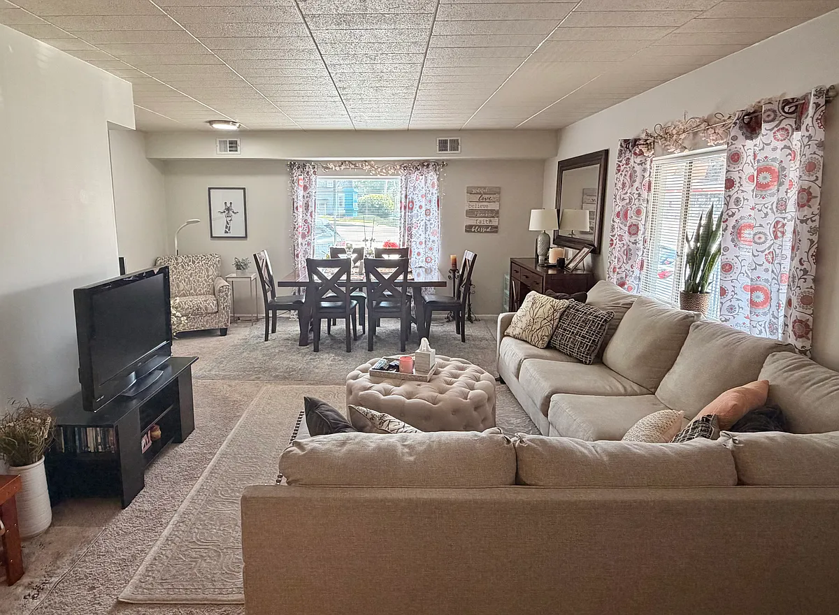 Large living space with great lighting - 1101 Mount Royal Blvd #201