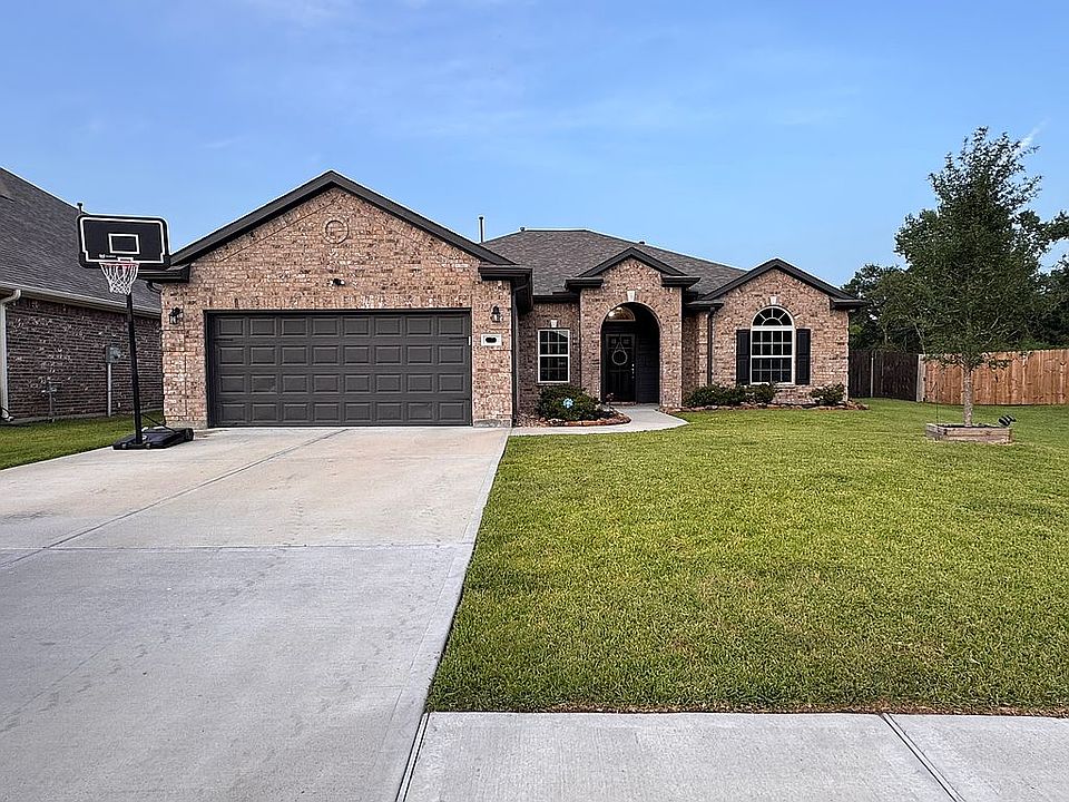 1st image of 412 Pebble Dr