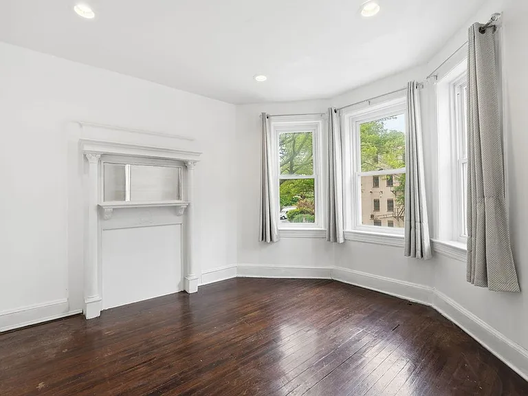 2711 11th St NW #C — Photo 2