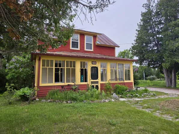 20 S Pickford Ave, Hessel, MI 49745
