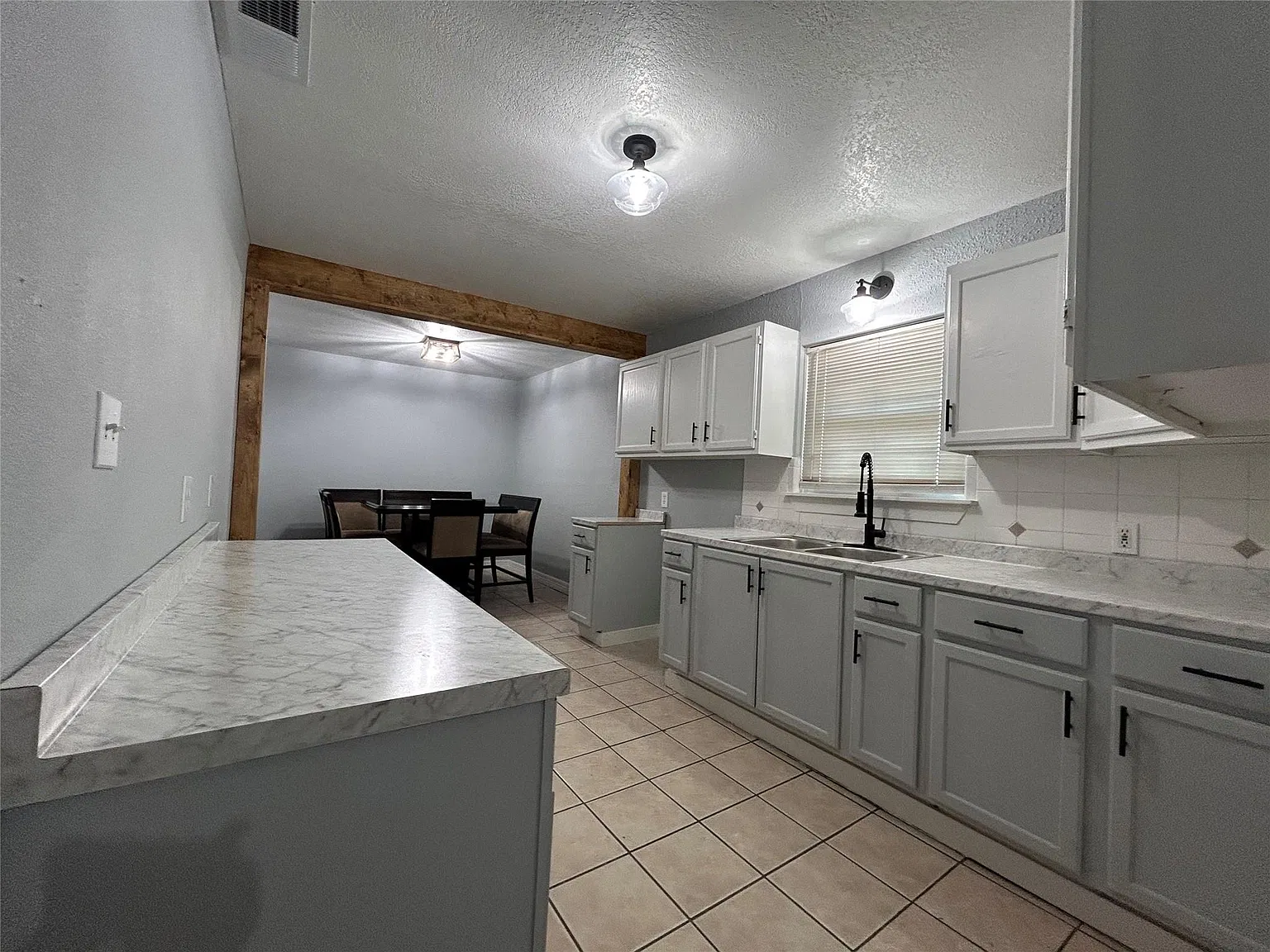 3 bed, 1.0 bath, 1583 sqft, $1,850 — Photo 2