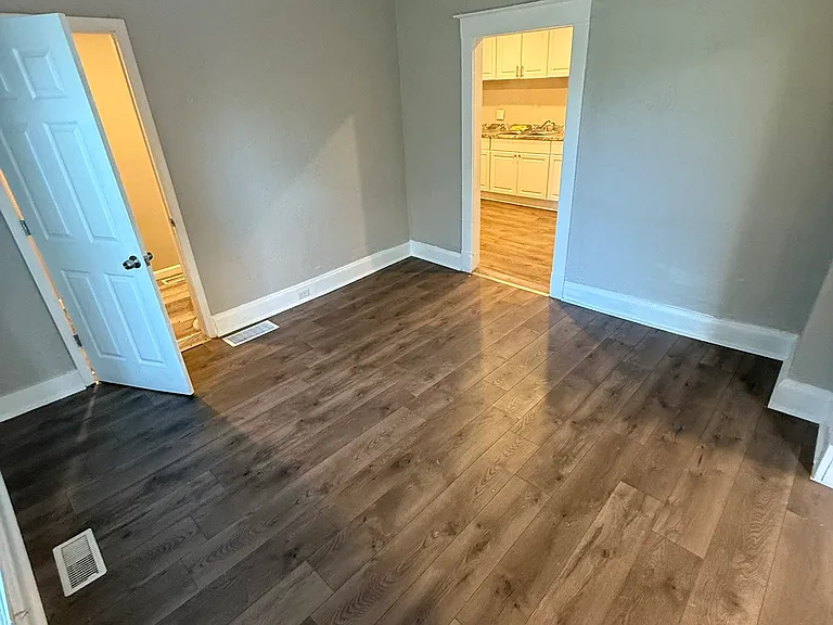659 Stebbins St — Photo 4