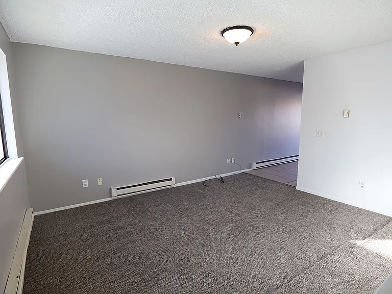 713 Halbert St — Photo 3