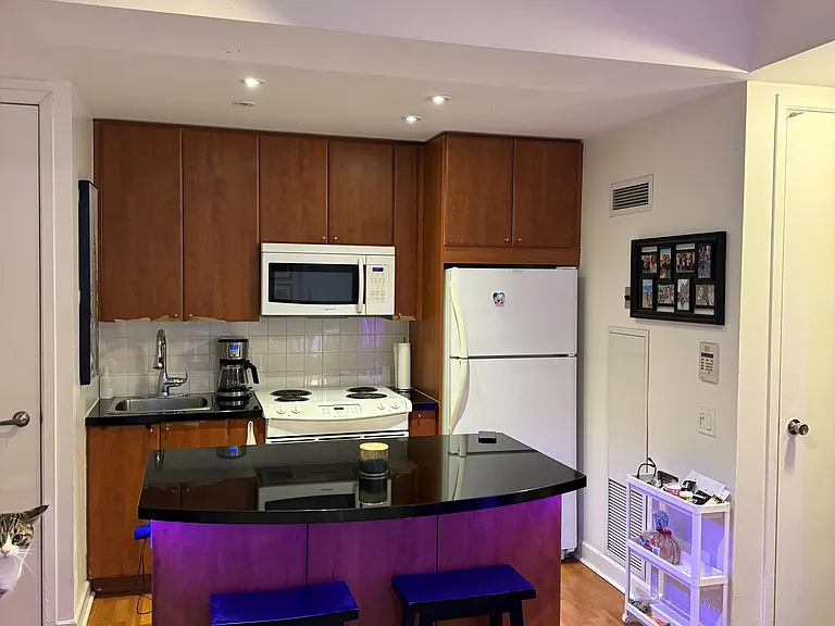 85 Bloor St E #706 — Photo 8