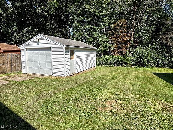 3rd image of 761 Marie Ave