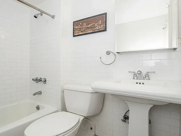 322 W 14th St #3D — Photo 7
