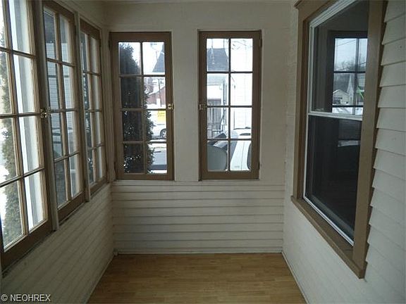 2nd image of 440 Elberen St