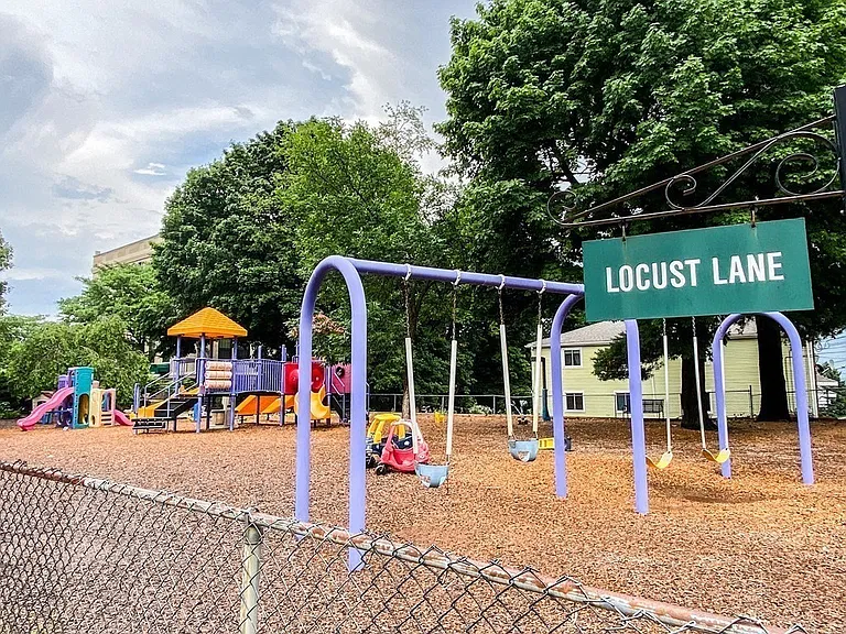 8 Locust Ln #4 — Photo 36