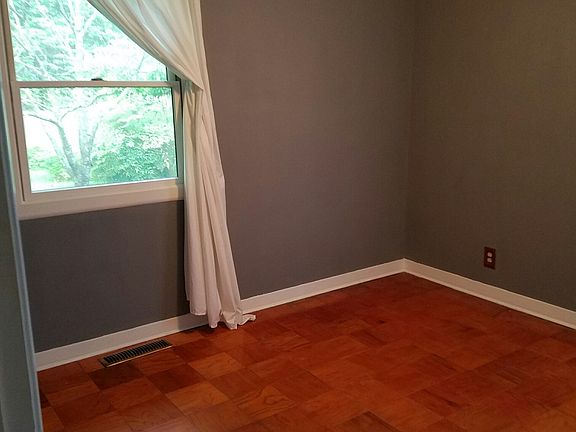 3rd image of 3826 Klondike Ln