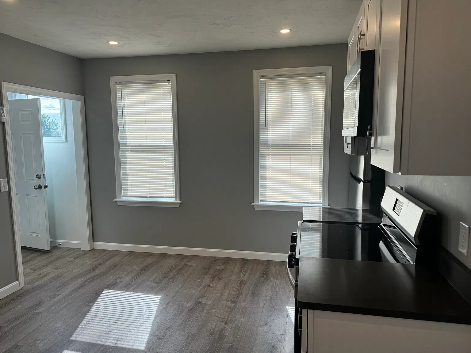 2 bed, 1.0 bath, $2,100 — Photo 3