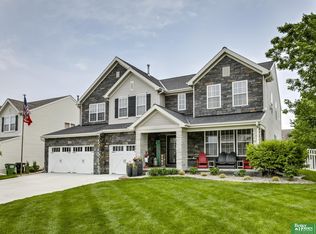 1811 White Pine Dr, Papillion, NE 68046