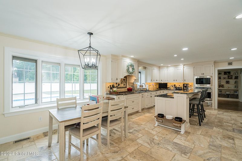 5th image of 17 Revere Road