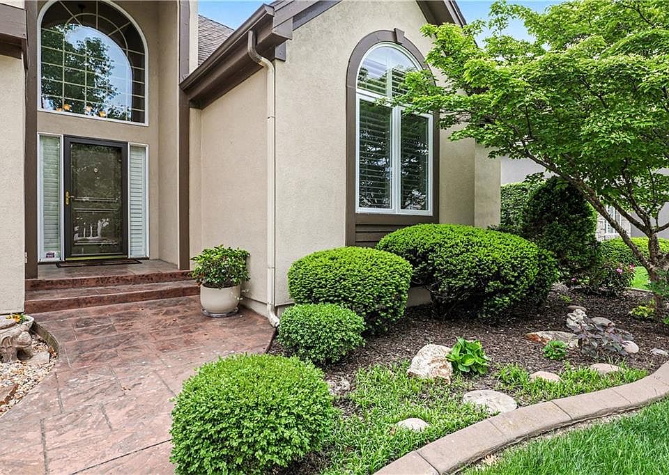 709 NE Lake Pointe Dr, Lees Summit, MO 64064 | MLS #2614309 | Zillow
