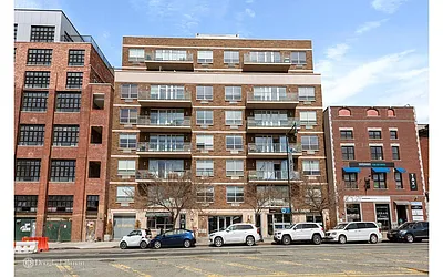 Solarium at 5-43 48th Avenue in Hunters Point