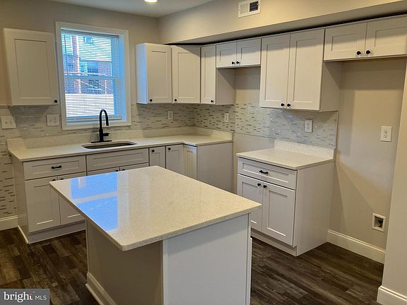 3rd image of 3215 Elmora Ave