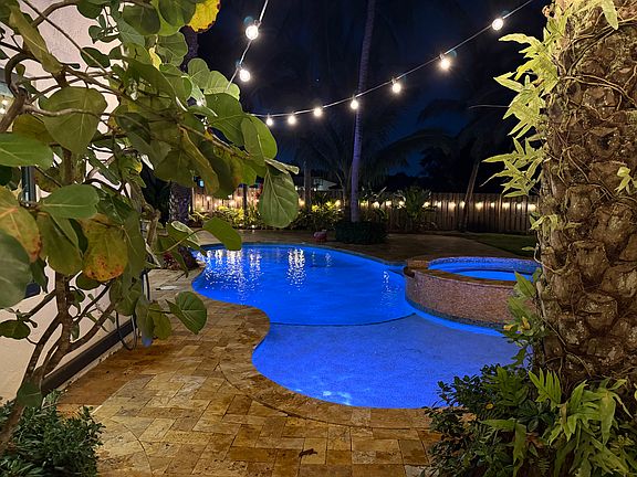 Create the perfect evening vibe with the pool and jacuzzi illuminated by color-changing lights.