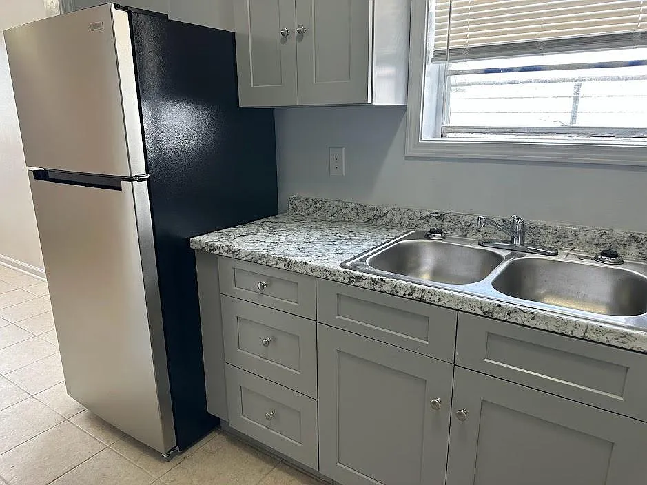 2 bed, 850 sqft, $1,200 — Photo 3