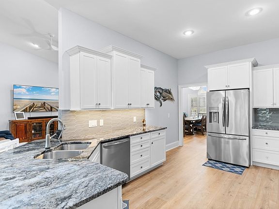 5th image of 711 East Coast Ln.