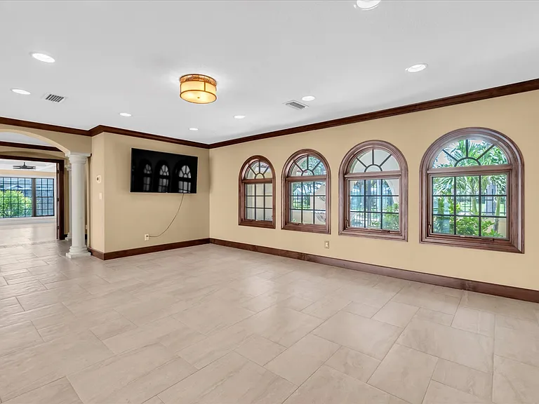 5810 Bahama Shores Dr S — Photo 9