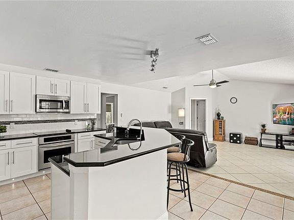 5th image of 873 Copperfield Ter