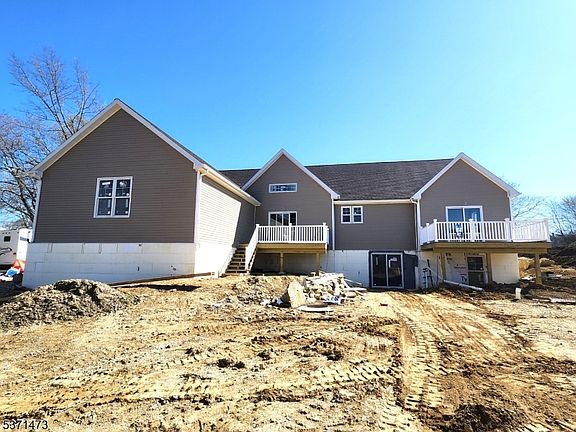 3rd image of 81 Belview Rd