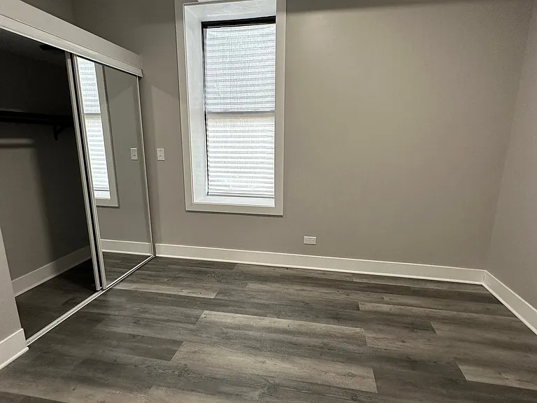 2120 S Fairfield Ave #1F — Photo 9