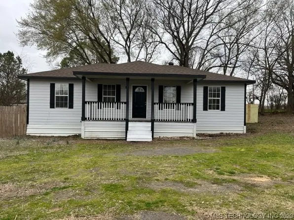 626 E B St, Atoka, OK 74525