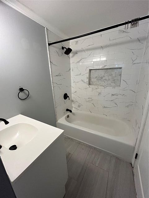 2nd image of 52 N Lewis Ave