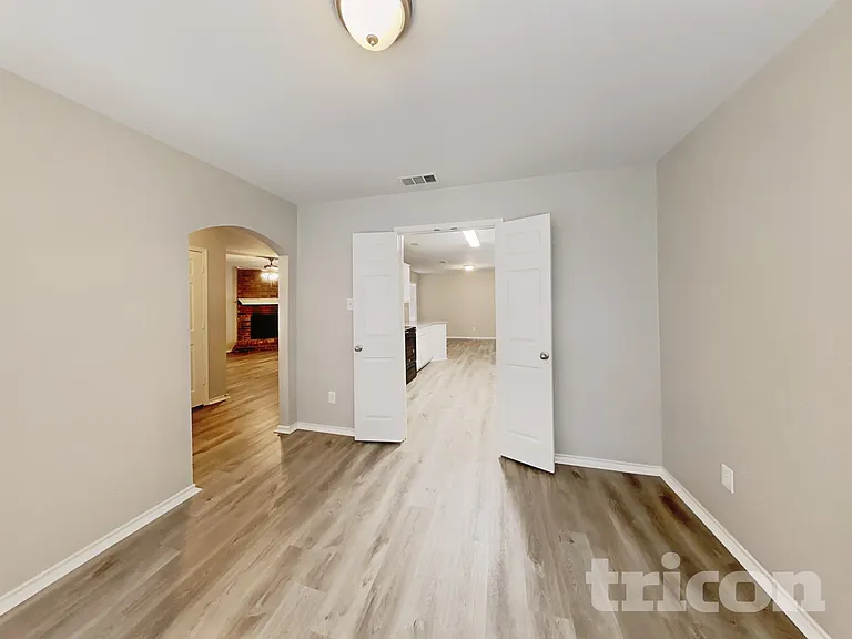 1110 Wayne Ave — Photo 3