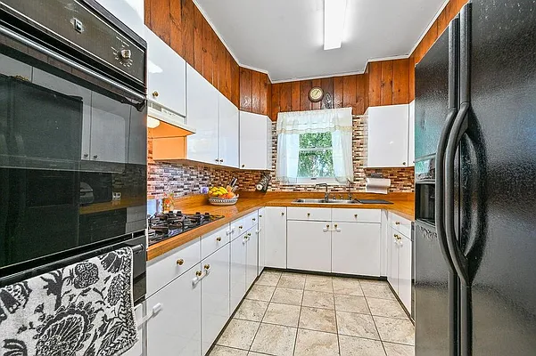 Sold by Remax Real Estate Professionals | media 12