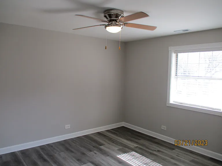 32 N Victoria Ln — Photo 9